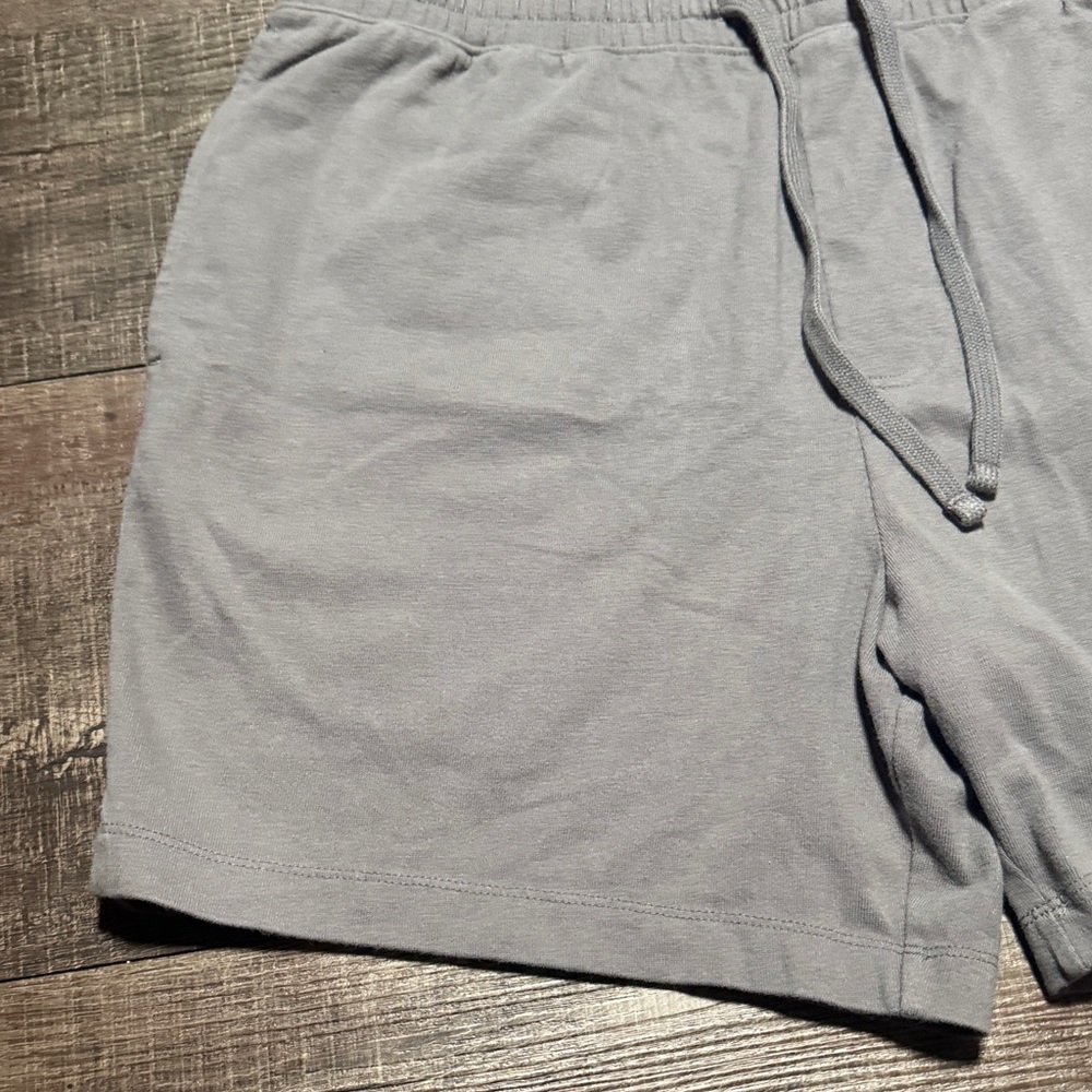 Gilly Hicks Men's Athletic Gray Shorts - Picture 3 of 9